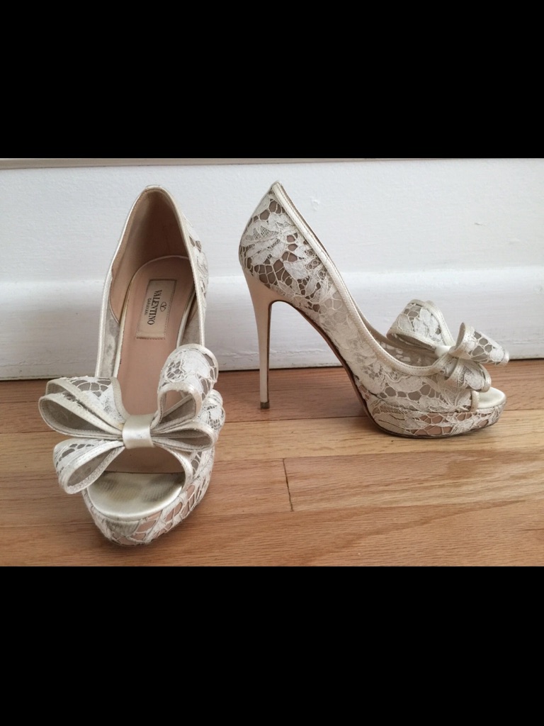 Valentino Garavani 35 Us 5 Platform Ivory White Lace Peep-Toe Bow Stiletto Heels